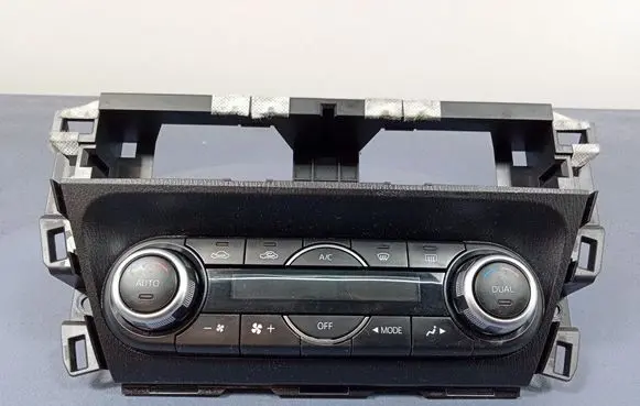 Mazda 3 II Climate control unit BHT161190D