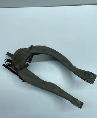 Volvo XC90 Lower shock absorber bracket 31360636