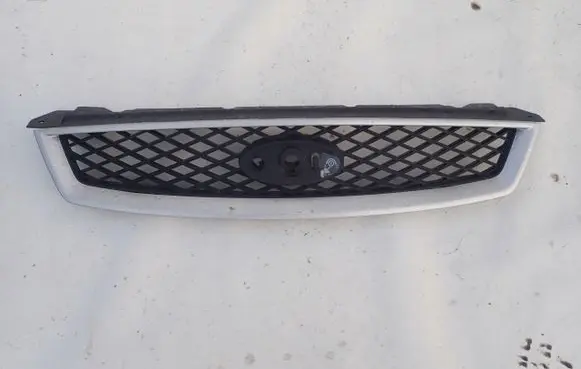 Ford Focus Front bumper upper radiator grill