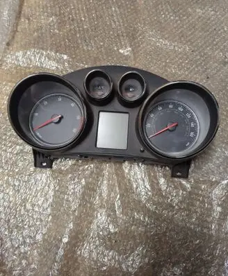 Opel Insignia A Speedometer (instrument cluster) 12844140 SW0590