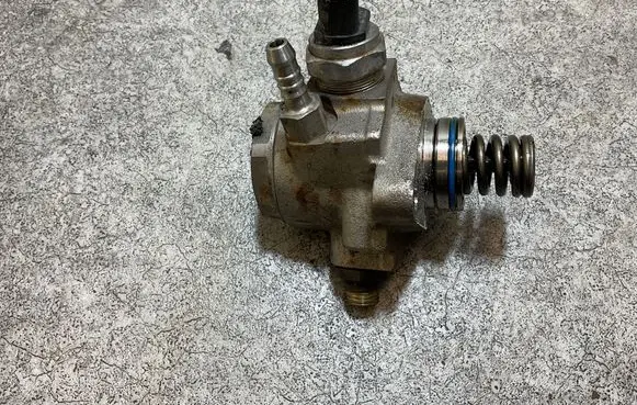 Skoda Rapid (NH) Fuel injection high pressure pump 04E127026A 0001179512 05112016