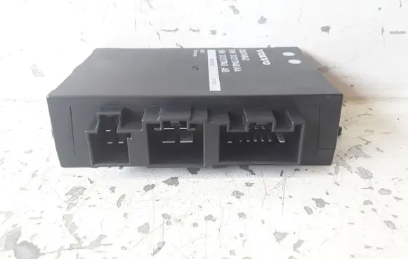 Volvo V70 Tailgate/trunk control unit/module 30674842 31217840 31217841