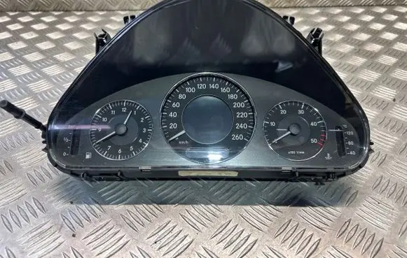 Mercedes-Benz E W211 Speedometer (instrument cluster) A2115400447