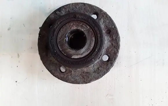 Renault Laguna I Rear wheel hub