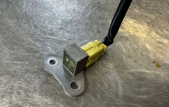 Nissan Qashqai Airbag deployment crash/impact sensor