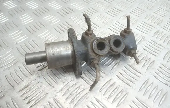 Volkswagen Golf II Master brake cylinder