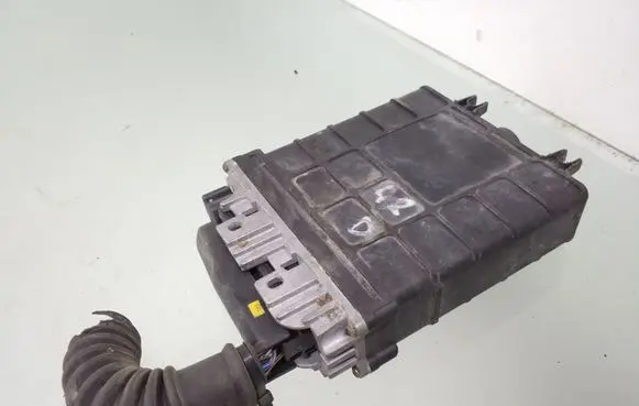 Volkswagen Golf III Engine control unit/module 028906021C 0281001170 0281001170171