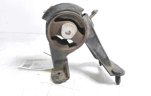 Toyota Auris 150 Engine mount bracket 12371-22220