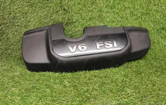 Volkswagen Touareg II Engine cover (trim) 03H103925G