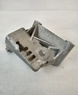 Volvo XC60 Engine mounting bracket 31430470