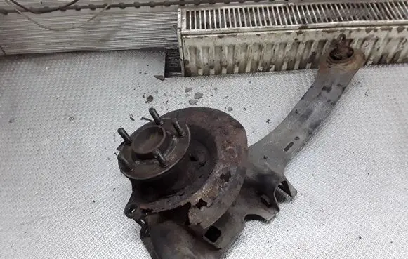 Ford Grand C-MAX Rear wheel hub spindle/knuckle 