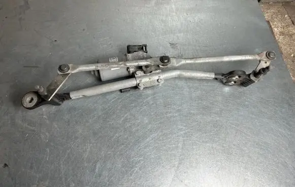 BMW X5 E70 Front wiper linkage and motor 7200536 405155