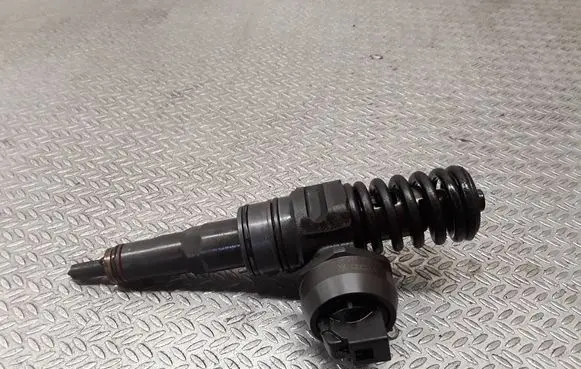 Seat Leon (1P) Fuel injector 038130073AG