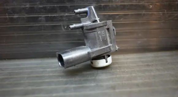 Audi A5 Sportback 8TA Turbo solenoid valve 1K0906283A