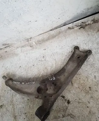 Volkswagen PASSAT B6 Front lower control arm/wishbone