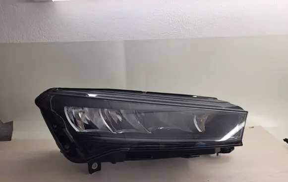 Skoda Enyaq iV Headlight/headlamp 5LB941016 1EX01477302