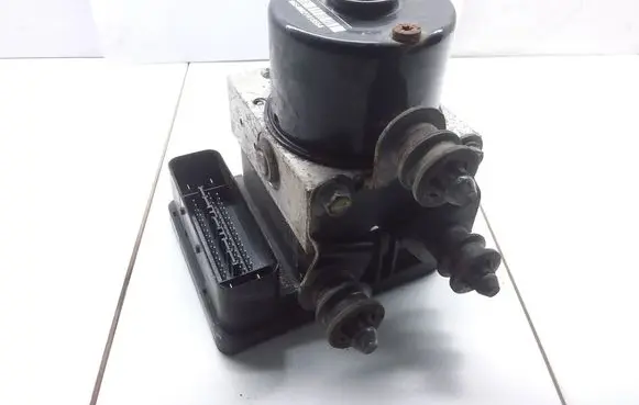 Skoda Octavia Mk2 (1Z) ABS Pump 1K0614517M 1K0907379Q