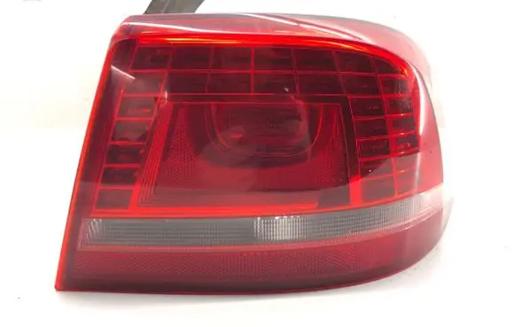 Volkswagen PASSAT B7 Rear/tail lights 3AE945310