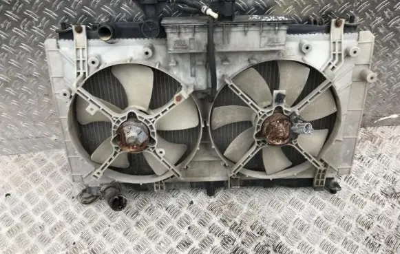 Mazda 6 Radiator cooling fan shroud