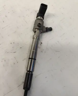 Volkswagen Golf VI Fuel injector 03L130277B