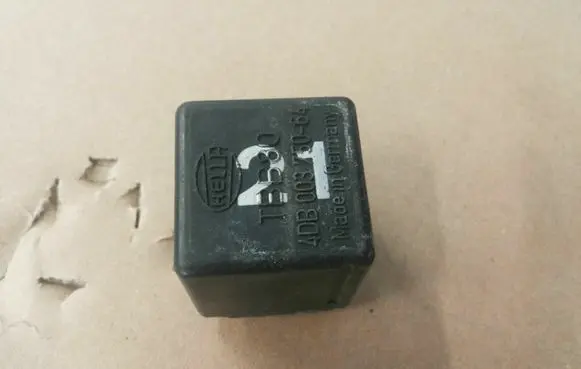 Volkswagen Golf I Other relay 111953227D