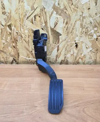 Volvo V70 Accelerator throttle pedal 31329371 6PV01083430 23092010