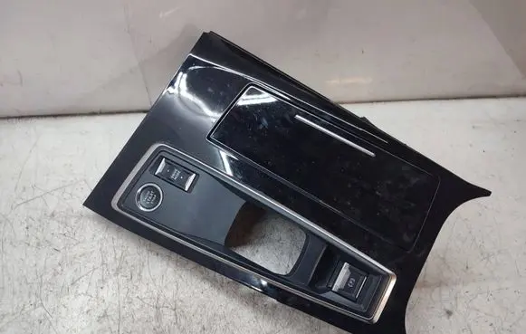 Peugeot 508 II Other center console (tunnel) element 9813703277
