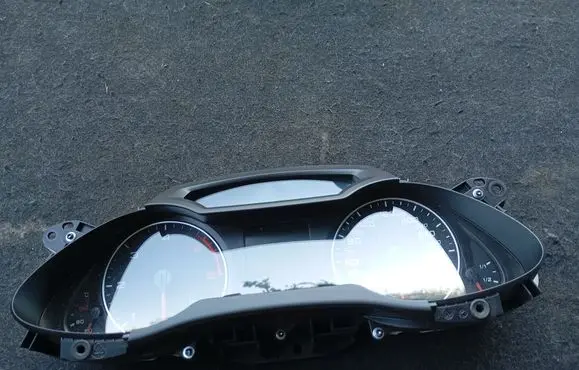 Speedometer (instrument cluster)