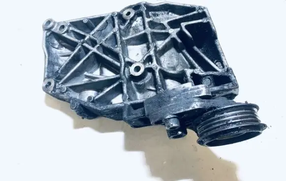 Volkswagen PASSAT B5.5 Engine mounting bracket 038260885c