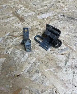Rear door lower hinge