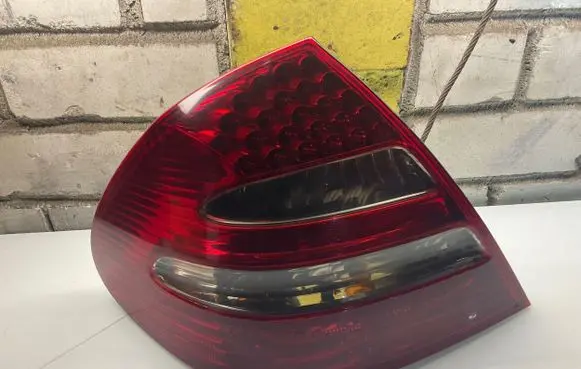 Mercedes-Benz E W211 Rear/tail lights A2118200564 334009 61130043Q6