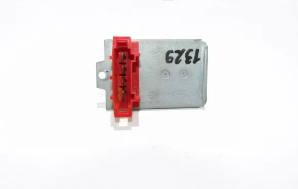 Volkswagen PASSAT B5.5 Heater blower fan relay 8D0959263