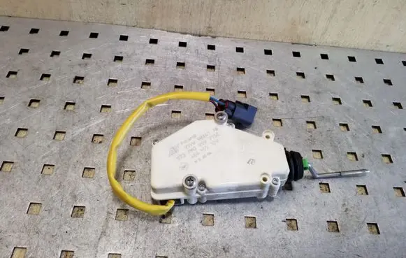 Fuel tank cap lock