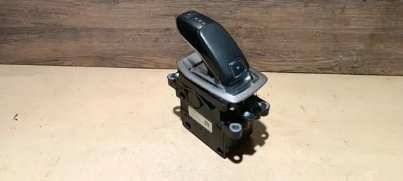 Peugeot 2008 II Gear shifter/selector 61739G09
