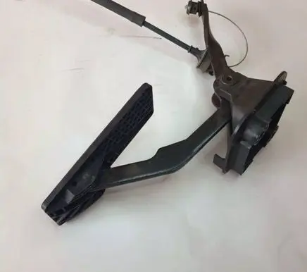 Chrysler 300M Accelerator throttle pedal 04591740AA