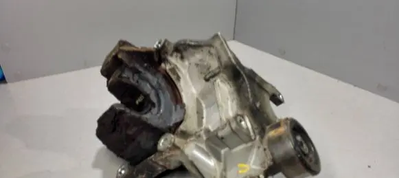 Hyundai Tucson JM Generator/alternator bracket 