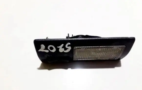 Volkswagen PASSAT B3 Rear seat light 357947291