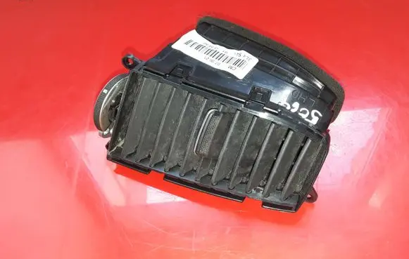 Hyundai Santa Fe Dash center air vent grill 974102B000