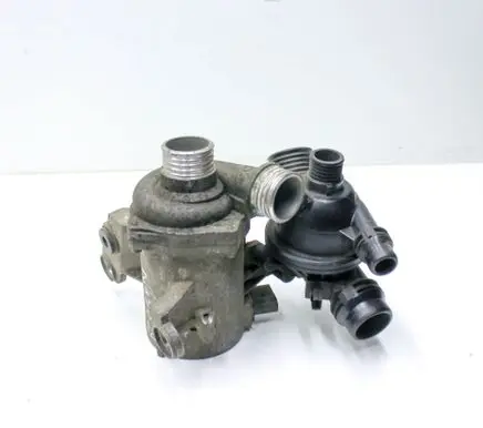 BMW 3 E90 E91 Water pump 7028532