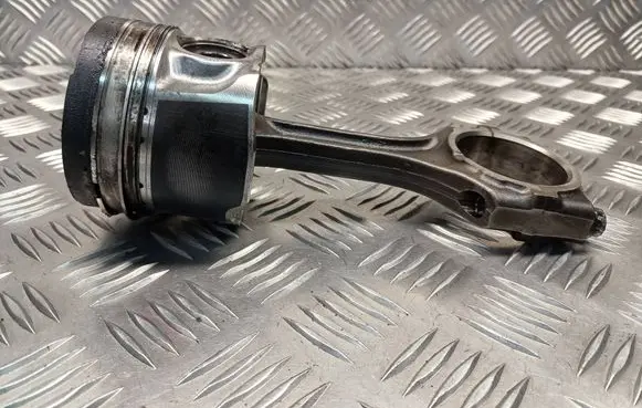 Toyota Corolla Verso AR10 Piston with connecting rod 2ADFTV
