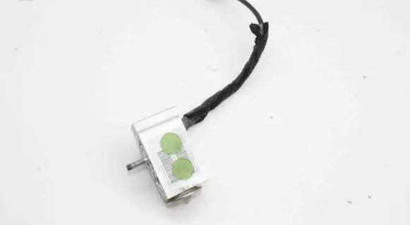Tesla Model X Air conditioning (A/C) expansion valve 105096900D
