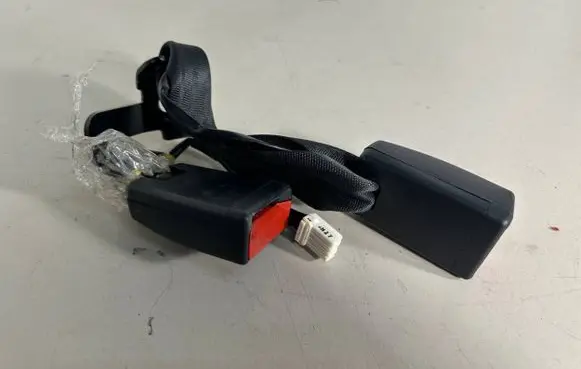 KIA Rio Rear seatbelt buckle 20130913