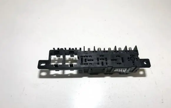 Volkswagen PASSAT B5 Fuse box set 8l0941822