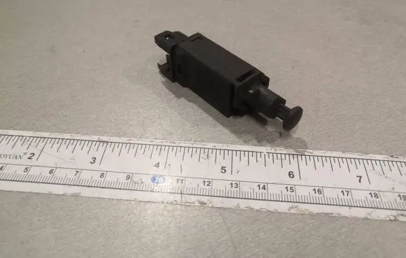 Volkswagen PASSAT B4 Brake pedal sensor switch 191945515