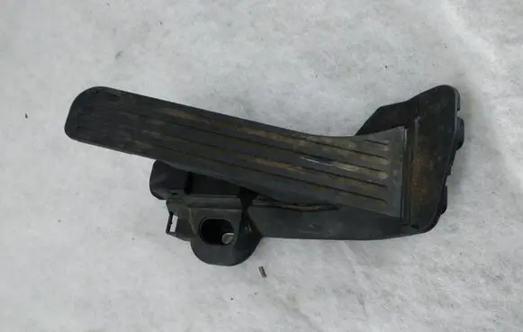 Volkswagen PASSAT B7 Accelerator throttle pedal 1K2723503AE 6PV011040 74390500