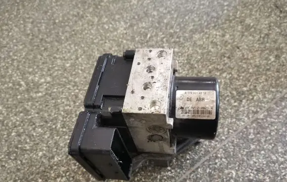 Mercedes-Benz SLK R172 ABS Pump A1729014100 A1724314312