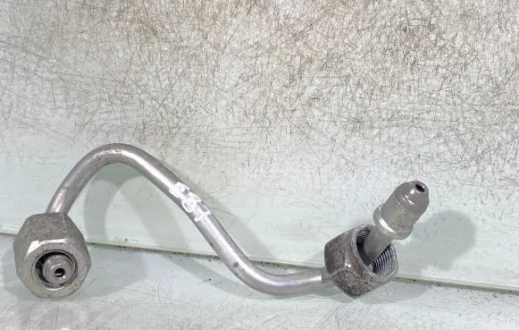 Fuel injector supply line/pipe