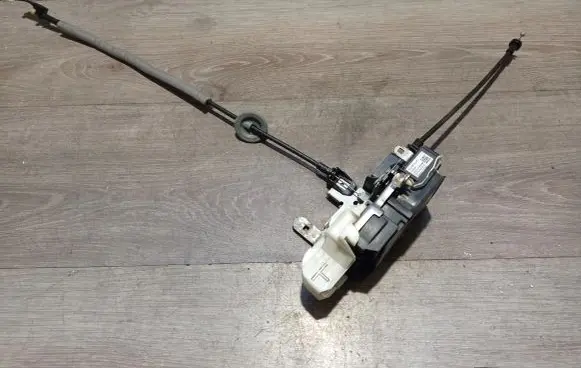 Volvo V40 Front door lock 121108 31301421 93373102