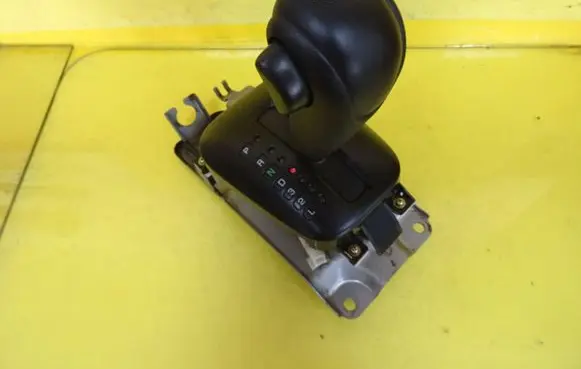 Mitsubishi Carisma Gear shifter/selector