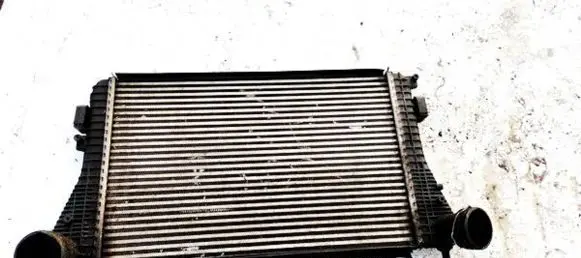 Volkswagen Touran I Intercooler radiator 1K0145803A B5896